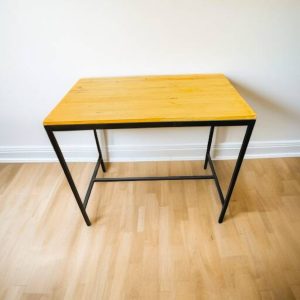 Mesa para Banquetas – Estilo Industrial en Hierro y Madera